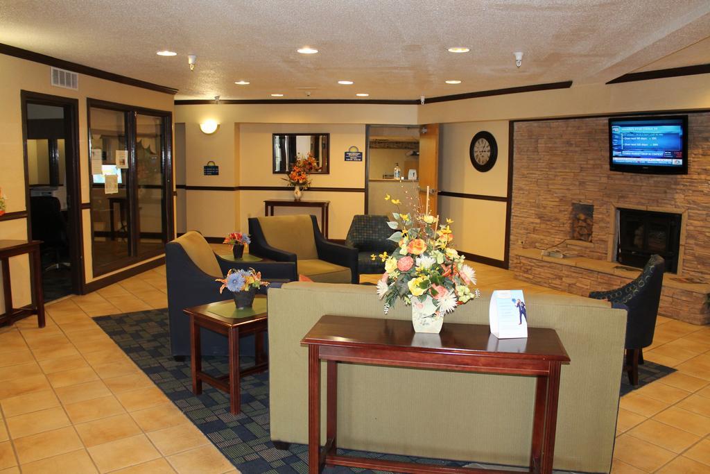 Days Inn & Suites By Wyndham Bridgeport - Clarksburg Exterior photo