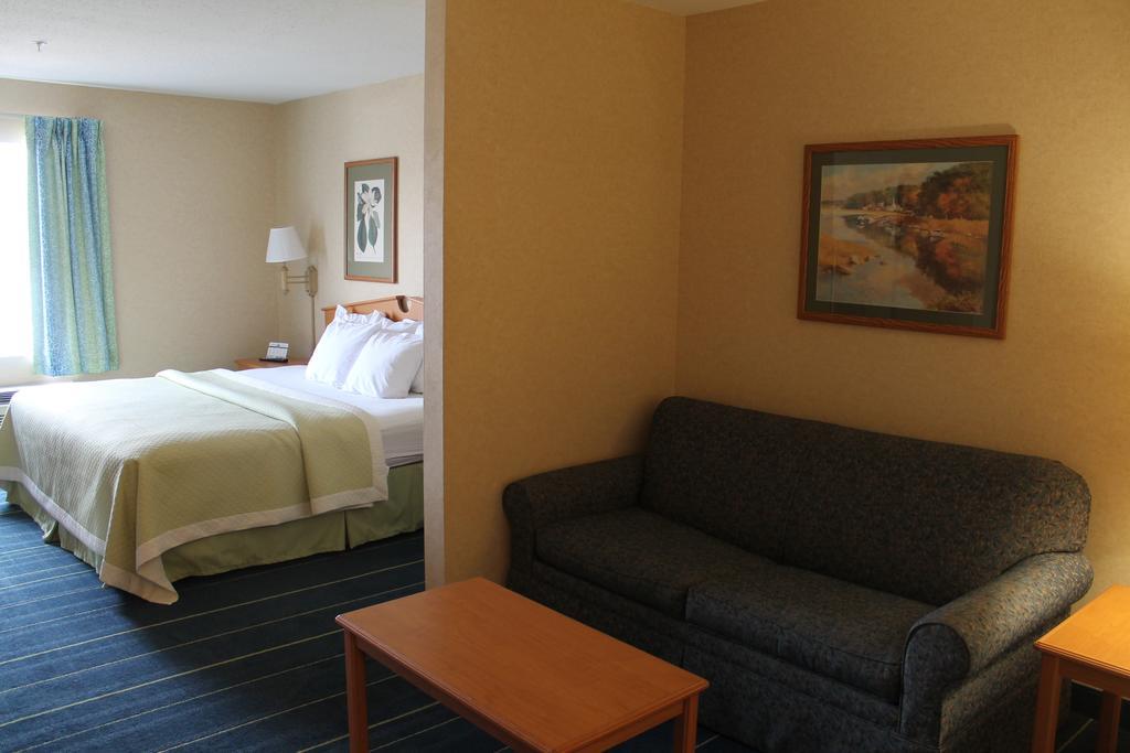 Days Inn & Suites By Wyndham Bridgeport - Clarksburg Room photo