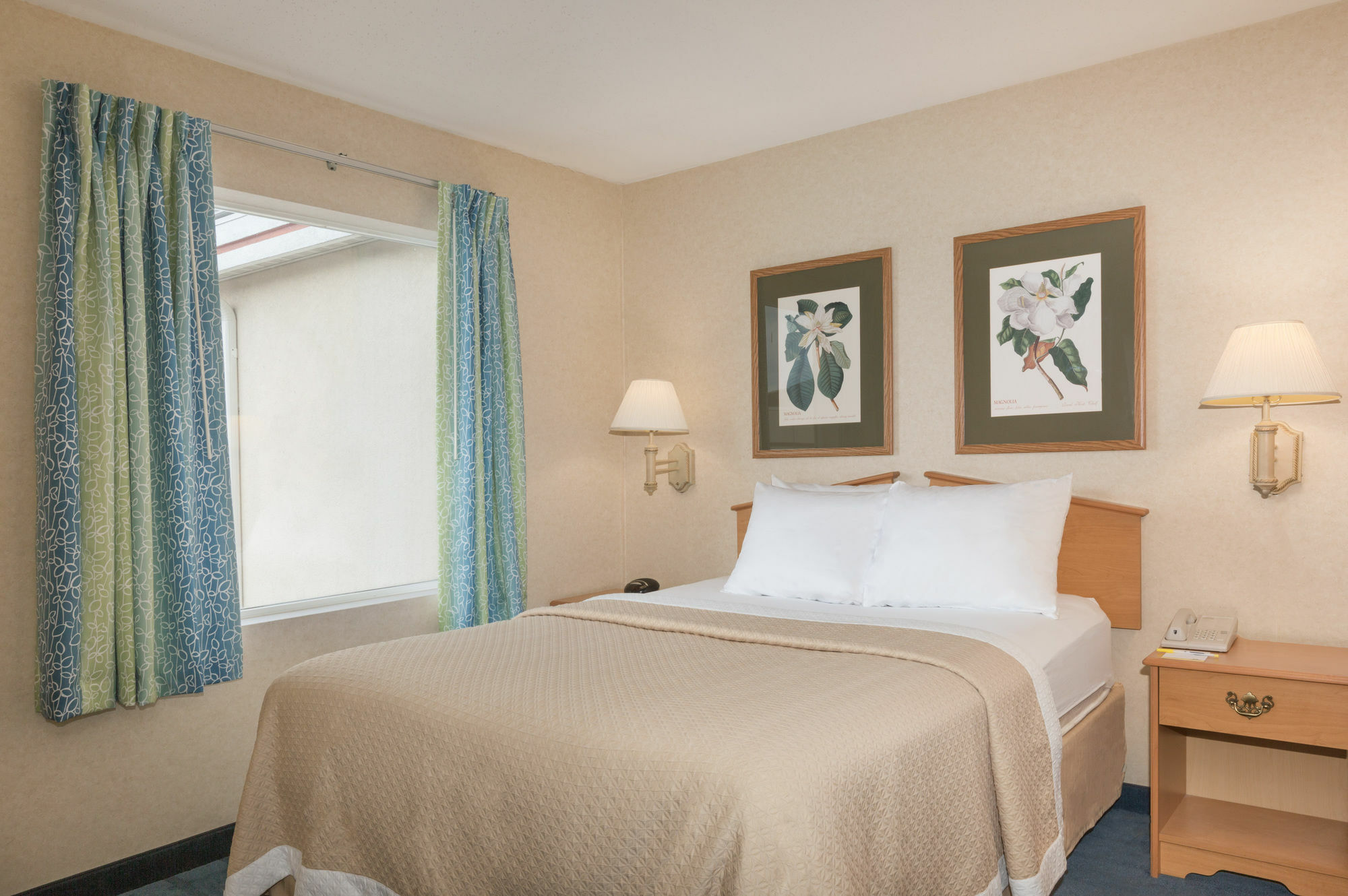Days Inn & Suites By Wyndham Bridgeport - Clarksburg Exterior photo